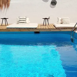 https://mira-living-concept.rethymnohotels.net